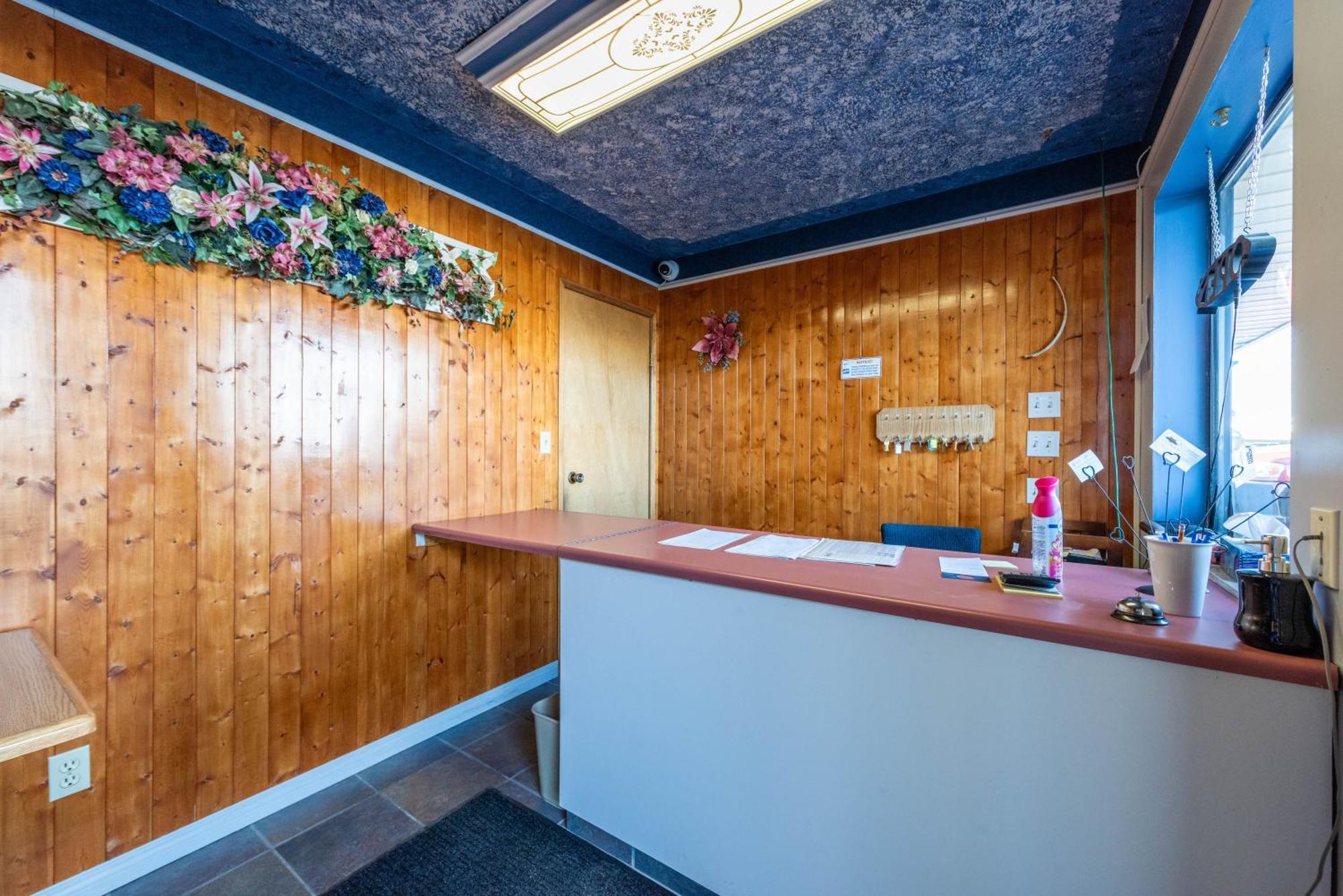 Blue Horse Motel Beiseker Buitenkant foto